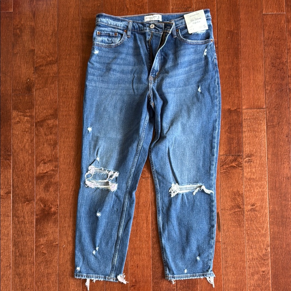 Abercrombie & Fitch High Rise Mom Jeans